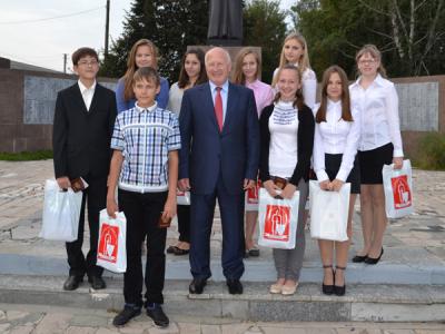 Шиловским школьникам торжественно вручили паспорта