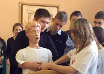 Рязанцы научили московских школьников приёмам сердечно-лёгочной реанимации