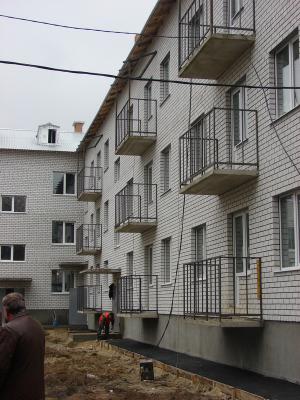 В Варских строят дома для переселения граждан из аварийного жилья