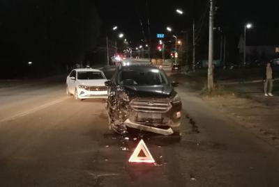 На Касимовском шоссе в Рязани столкнулись Ford и Volkswagen