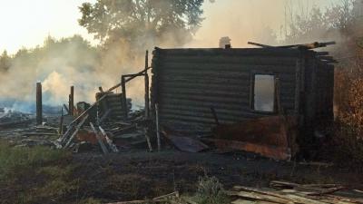 В Сасовском районе жилой дом сгорел из-за шалости четырёхлетнего малыша