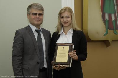 Олег Булеков наградил лучших рязанских выпускников