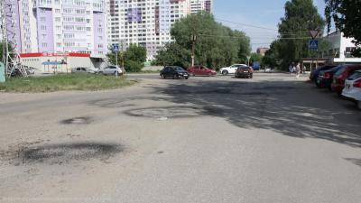 На нескольких улиц Московского района Рязани заделают выбоины