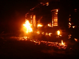 В Рязани на пожаре в деревянной бане пострадал человек