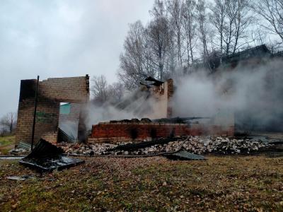На территории гребной базы «Олимп» в Спасске сгорела постройка