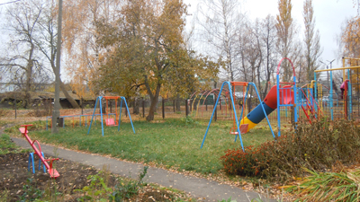 Энергетики подарили Шиловскому социально-реабилитационному центру детскую площадку