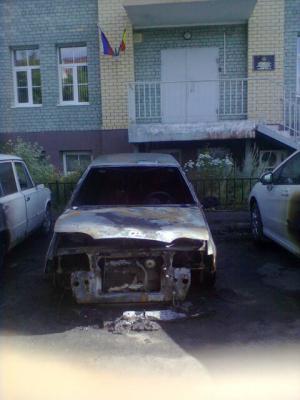 На улице Затинной в Рязани за ночь погорели три автомобиля