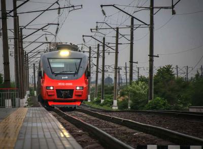 В Рязани из-за торопливого машиниста электропоезда двое детей остались одни на платформе
