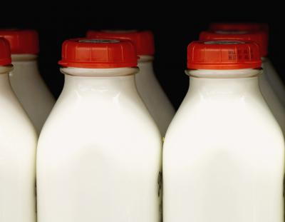 На Захаровском молокозаводе обнаружили 7,5 тонны опасной продукции