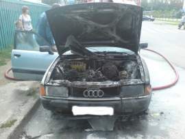 Audi-80 сгорел в Рыбном