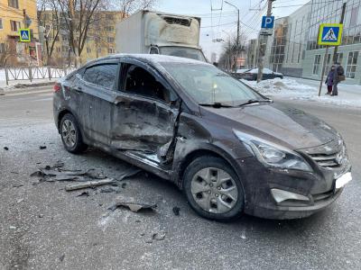 На улице Гагарина в Рязани не разъехались Hyundai и Nissan