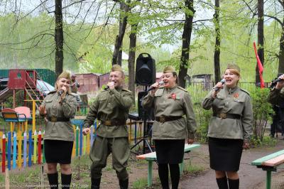 В Рязани во дворах спели песни Победы