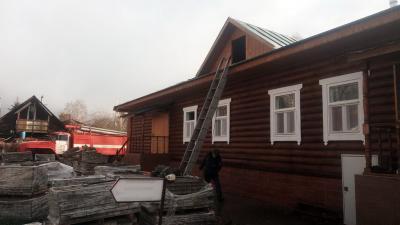 Опубликованы фото с места пожара в музее-заповеднике в Константиново