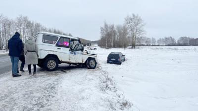 В ДТП недалеко от Захарово пострадали три человека