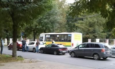 На улице Есенина в Рязани случилось ДТП с участием четырёх автомобилей