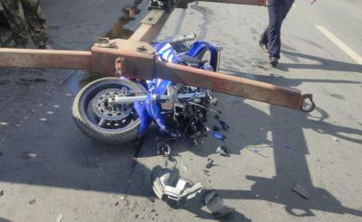 Появились фото с места столкновения мотоцикла и троллейбуса в Дашково-Песочне