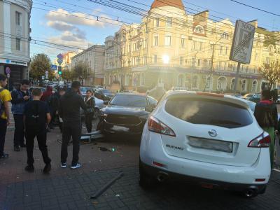 Момент аварии на перекрёстке улиц Ленина и Введенской в Рязани попал на видео