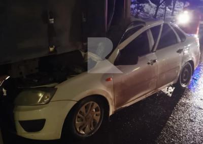В Дашково-Песочне пьяный водитель «Лады-Гранта» врезался в фуру