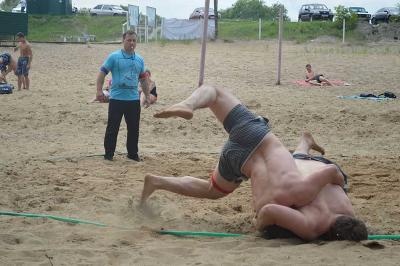 На Борковском пляже Рязани определили лучших борцов