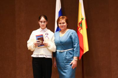 Елена Сорокина вручила паспорта рязанским школьникам
