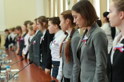 Талантливым рязанским подросткам торжественно выдали паспорта, футболки и Конституцию РФ