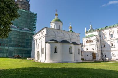 В Рязанском кремле обновили главку и крест Архангельского собора