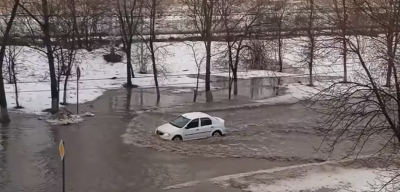 Жители Рыбного и Новомичуринска пожаловались на залитые водой дороги
