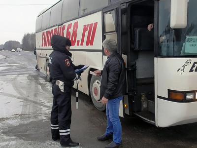 Рязанские гаишники отправили на спецстоянку автобус с неисправным рулевым управлением