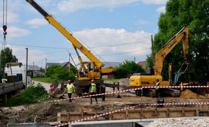 В Захарово капитально ремонтируют железобетонный мост