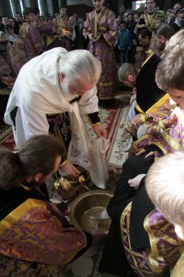 Рязанский митрополит омыл ноги священнослужителям