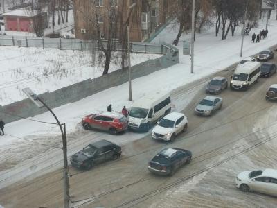 На улице Семашко произошло очередное ДТП с участием маршрутки