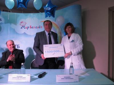 Банк ВТБ передал Рязанской ОДКБ оборудование для лечения офтальмологических заболеваний