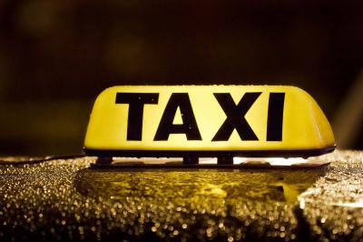 Прокуратура предписала рязанским службам такси «Максим» и «Везёт» работать по закону