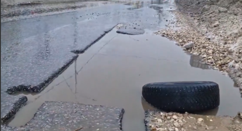 Рязанцев предупредили об опасной яме на улице Радиозаводской