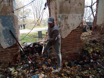 Рязанские активисты ОНФ убрали несанкционированную свалку в деревне Киндяково