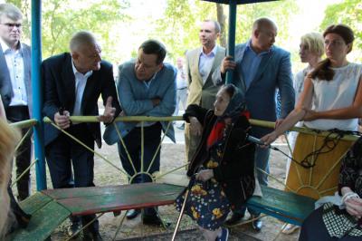Олег Ковалёв, Андрей Красов и Андрей Макаров отметили праздник двора на Затинной улице