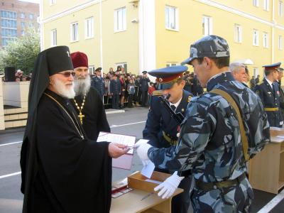 Курсанты Академии ФСИН Рязани приняли присягу в присутствии архиепископа Павла
