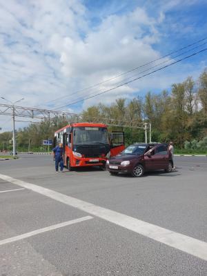 Автобус попал в ДТП на Московском шоссе в Рязани