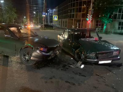 В Рязани на улице Гагарина столкнулись «семёрка» и Mitsubishi
