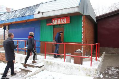 Рюмочная около школы №36 в Рязани в субботу оказалась закрыта