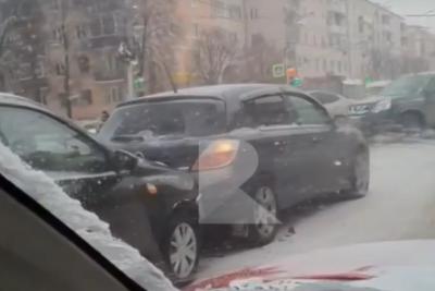 В центре Рязани столкнулись несколько автомашин