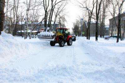 Борис Ясинский проверил, как убирают снег в парке Гагарина