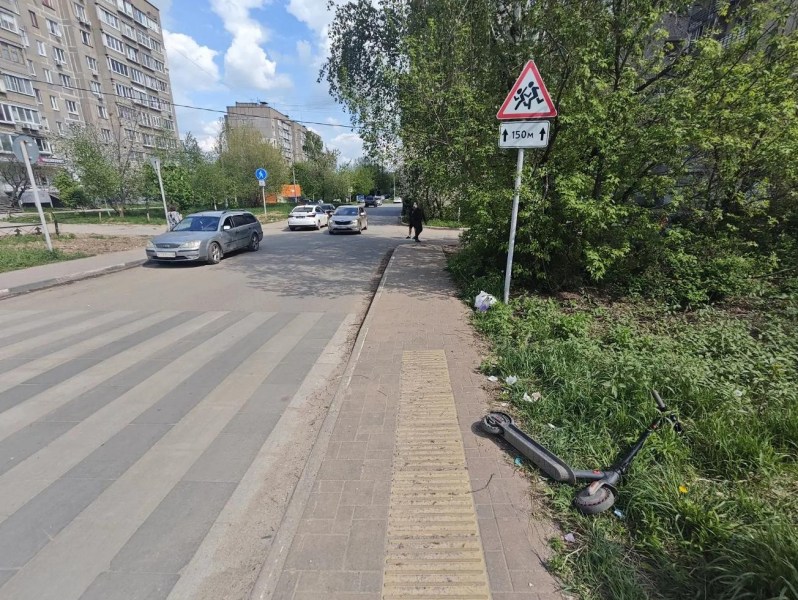 В Рязани восьмилетний ребёнок на электросамокате пострадал от столкновения с легковушкой