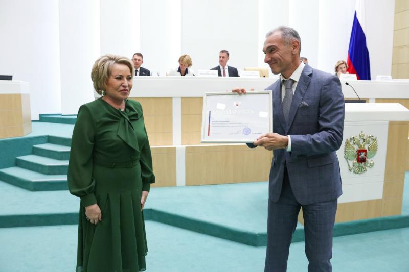 Глава Совета Федерации РФ наградила рязанского фермера