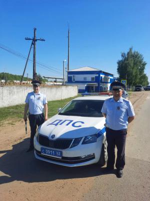 Рязанские полицейские помогли тамбовчанке отремонтировать автомобиль на трассе