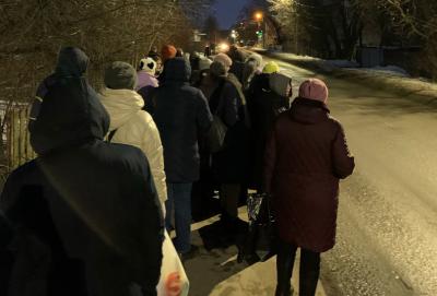 Рязанцы пожаловались на очереди на остановках в Соколовке