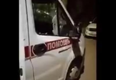 В Рязани мужчина разгромил машину «скорой»