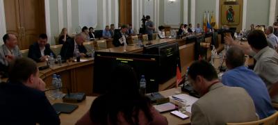 Депутат Рязгордумы пообещал засунуть микрофон коллеге в одно место