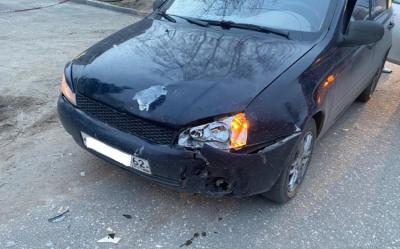 В Канищево столкнулись «Лада Веста» и «Лада Калина»