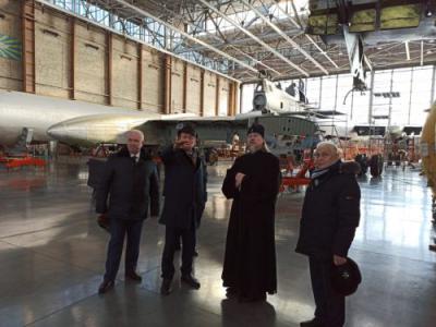 Митрополит Рязанский и Михайловский Марк посетил 360-й авиаремонтный завод